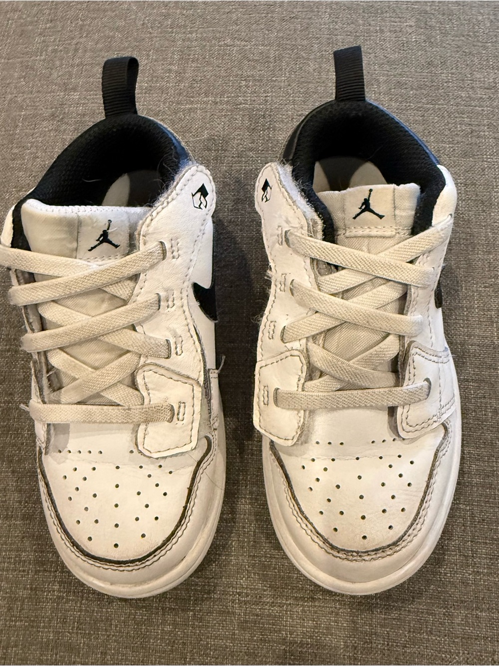 Nike Kids White and Black Low-Top Sneakers